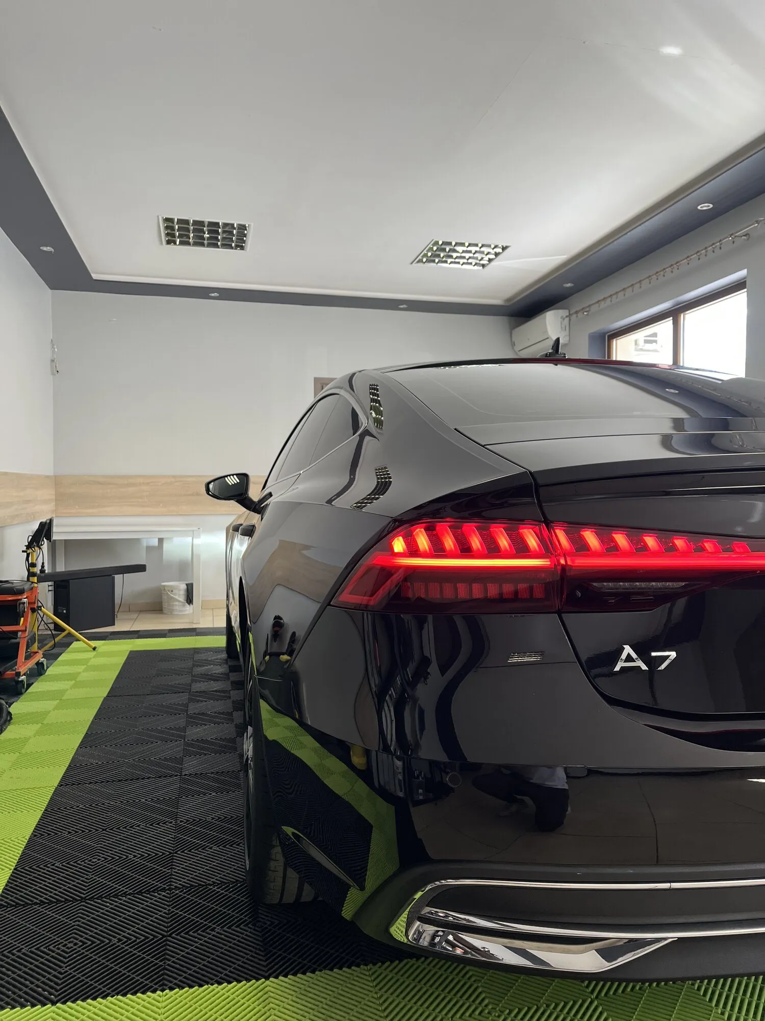 Czarne Audi A7 po detailingu, tył — studio Perfect Wash Detailing Kielce