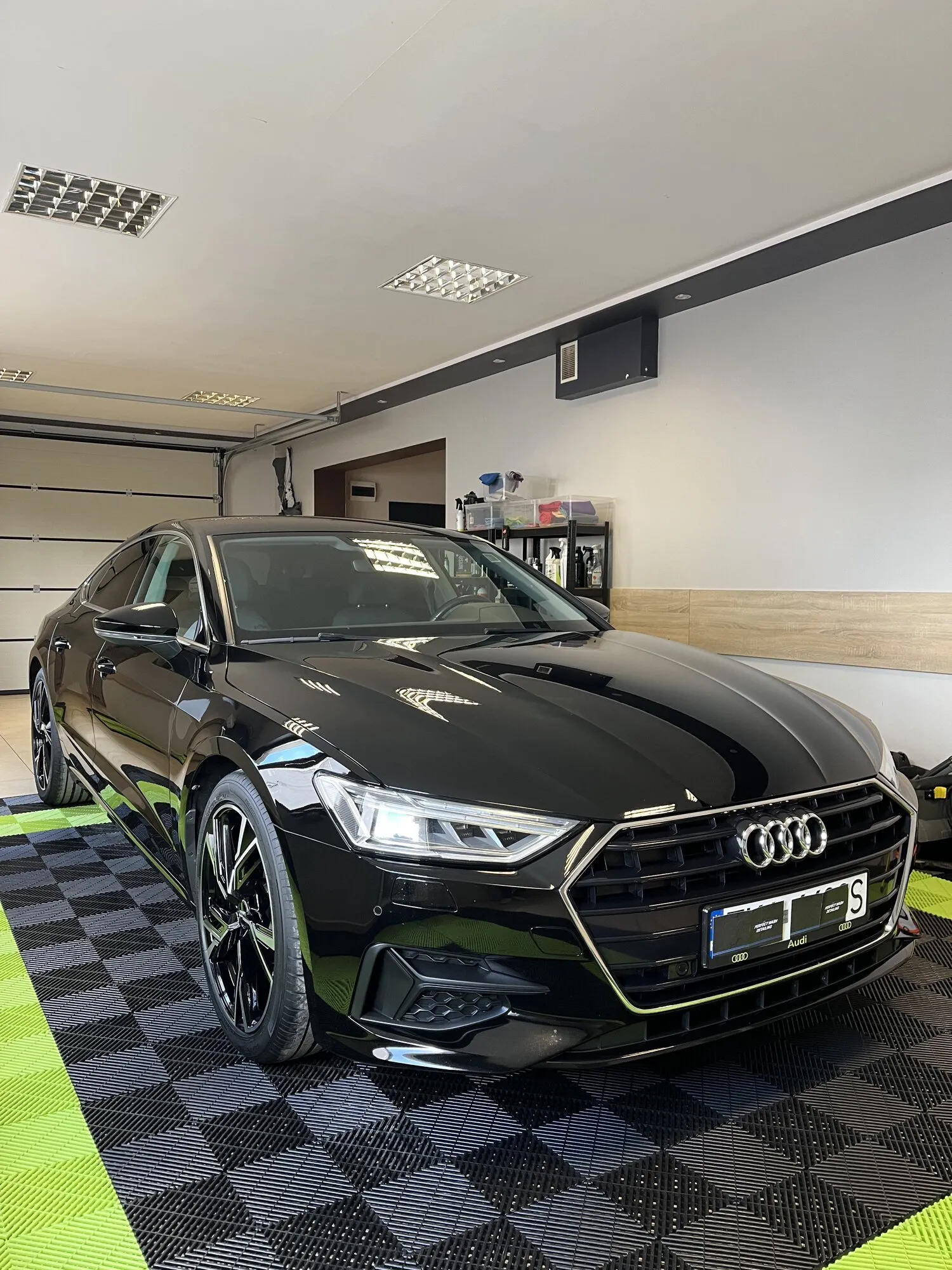 Czarne Audi A7 po detailingu w studiu Perfect Wash Detailing Kielce